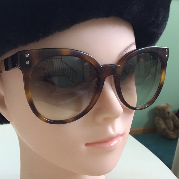 Fendi Sunglasses - Picture 3 of 6